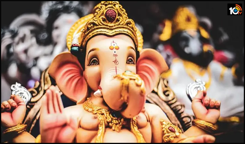 విఘ్న నాయకుడికి తప్పని కష్టాలు: కరోనాతో కొట్టుకుపోతున్న ఏడాదికి సరిపడ సంపాదన విఘ్న నాయకుడికి తప్పని కష్టాలు: కరోనాతో కొట్టుకుపోతున్న ఏడాదికి సరిపడ సంపాదన
