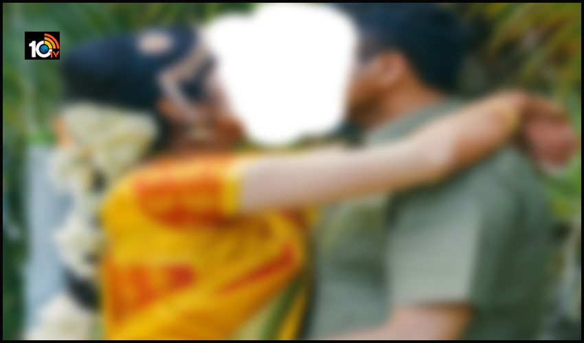 వరుడి ముందే కొత్త పెళ్లి కూతురుకు ముద్దు పెట్టిన ప్రియుడు వరుడి ముందే కొత్త పెళ్లి కూతురుకు ముద్దు పెట్టిన ప్రియుడు