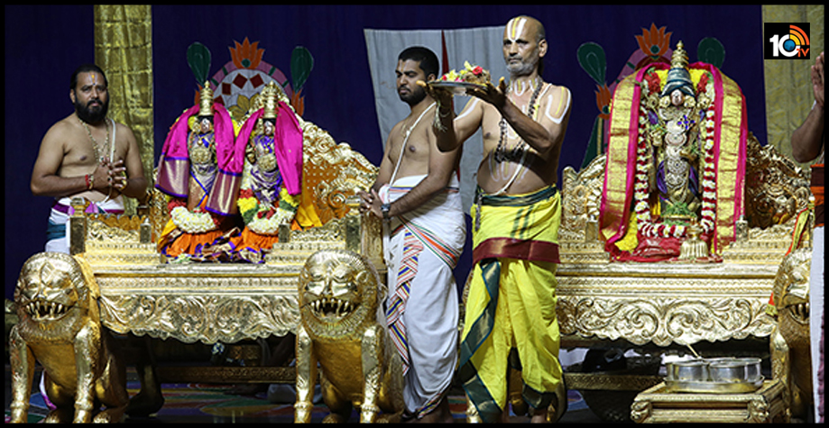 నేటి నుంచి ఆన్లైన్ లో శ్రీవారి కల్యాణోత్సవం టికెట్లు నేటి నుంచి ఆన్లైన్ లో శ్రీవారి కల్యాణోత్సవం టికెట్లు