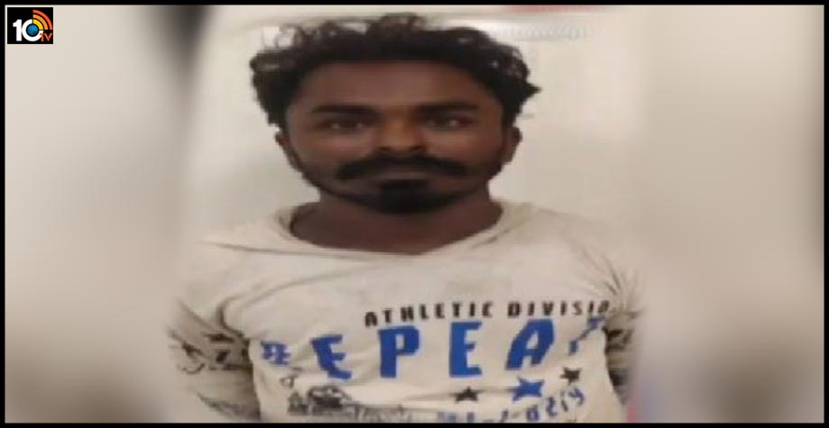 నగ్నచిత్రాలు పంపకపోతే బూతు సైట్లలో ఫోన్ నెంబర్ పెడతా, వాట్సాప్లో మహిళలను వేధిస్తున్న సైకో అరెస్ట్ నగ్నచిత్రాలు పంపకపోతే బూతు సైట్లలో ఫోన్ నెంబర్ పెడతా, వాట్సాప్లో మహిళలను వేధిస్తున్న సైకో అరెస్ట్