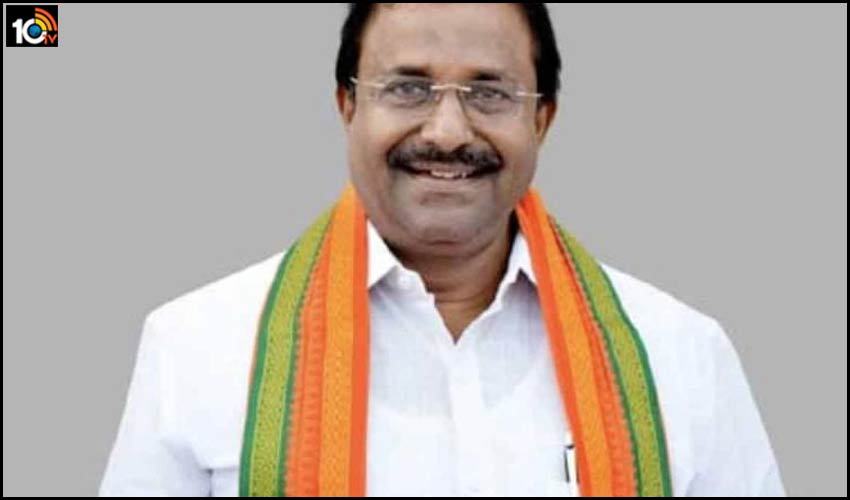 సోము వీర్రాజు సెకండ్ యాంగిల్.. నోరు మెదపడానికి భయపెడుతున్న బీజేపీ లీడర్లు సోము వీర్రాజు సెకండ్ యాంగిల్.. నోరు మెదపడానికి భయపెడుతున్న బీజేపీ లీడర్లు