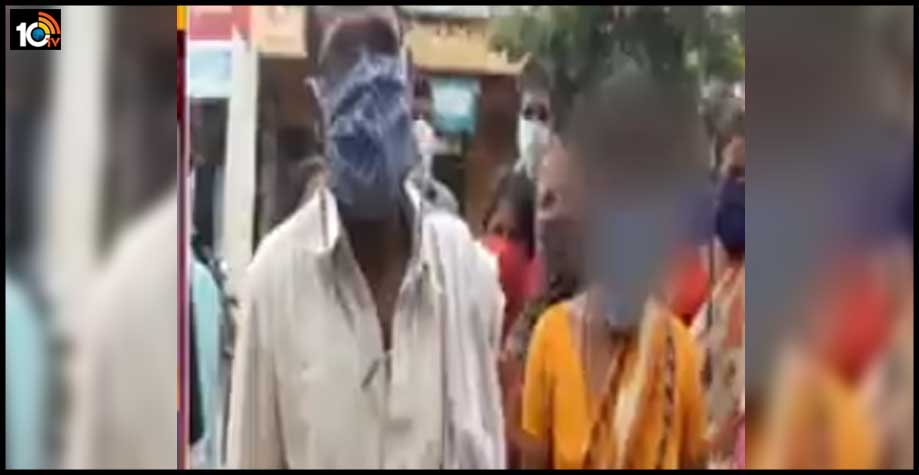 భర్త ముందే భార్యను లాక్కెళ్లి సామూహిక అత్యాచారం భర్త ముందే భార్యను లాక్కెళ్లి సామూహిక అత్యాచారం