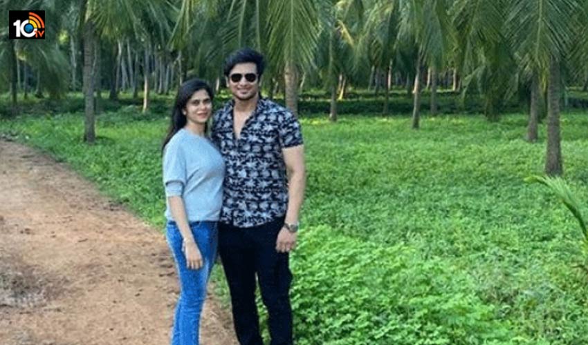 tollywood-actor-nikhil-went-to-his-mother-in-law
