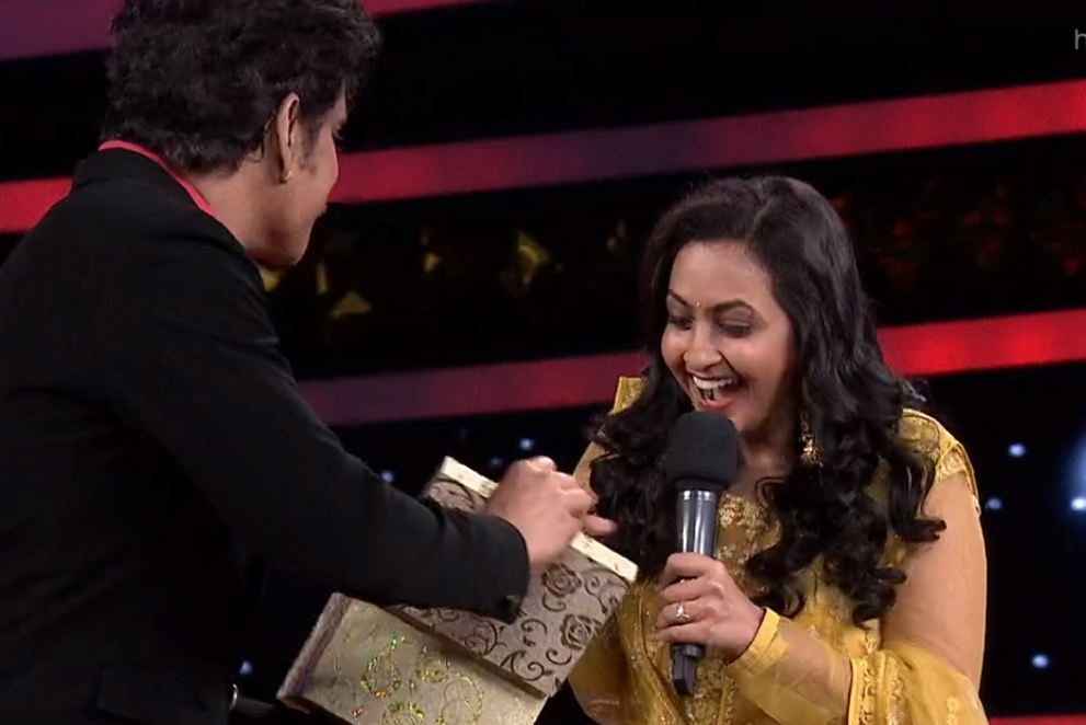 Bigg Boss Telugu 4 contestant : మూడో కంటెస్టెంట్గా హౌస్లోకి యాంకర్ లాస్య Bigg Boss Telugu 4 contestant : మూడో కంటెస్టెంట్గా హౌస్లోకి యాంకర్ లాస్య