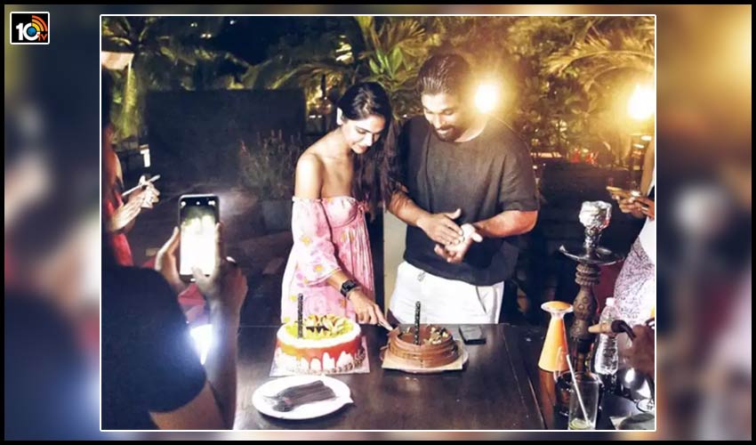 హ్యాపీ బర్త్డే క్యూటీ.. భార్యకు బన్నీ విషెస్.. హ్యాపీ బర్త్డే క్యూటీ.. భార్యకు బన్నీ విషెస్..