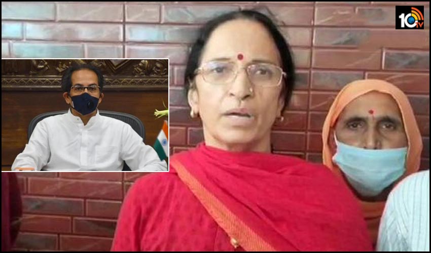 ‘వారి ఇంట్లో కూతుళ్లు లేరా’?: శివసేనపై కంగనా తల్లి ఆగ్రహం! ‘వారి ఇంట్లో కూతుళ్లు లేరా’?: శివసేనపై కంగనా తల్లి ఆగ్రహం!