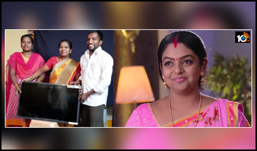 karthika-deepam-actress-premi-viswanath-surprise-gift-to-fan