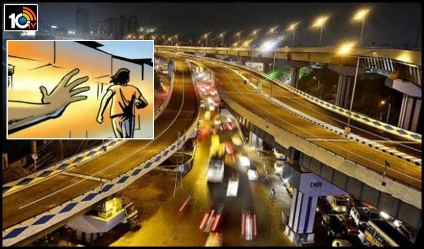స్నేహితురాలిపై కారులో అత్యాచారం…..అడ్డుకున్న మహిళపై హత్యాయత్నం స్నేహితురాలిపై కారులో అత్యాచారం…..అడ్డుకున్న మహిళపై హత్యాయత్నం
