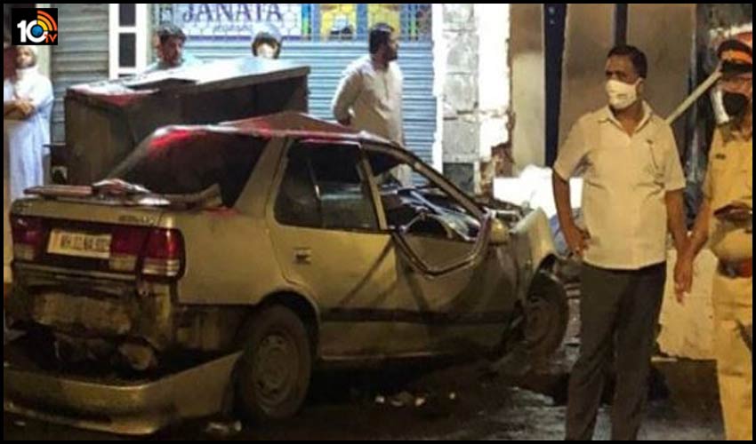 లారీని ఢీ కొట్టినప్పుడే పట్టుకొని ఉంటే…ఇప్పుడు నలుగురు బతికేవాళ్ళు లారీని ఢీ కొట్టినప్పుడే పట్టుకొని ఉంటే…ఇప్పుడు నలుగురు బతికేవాళ్ళు
