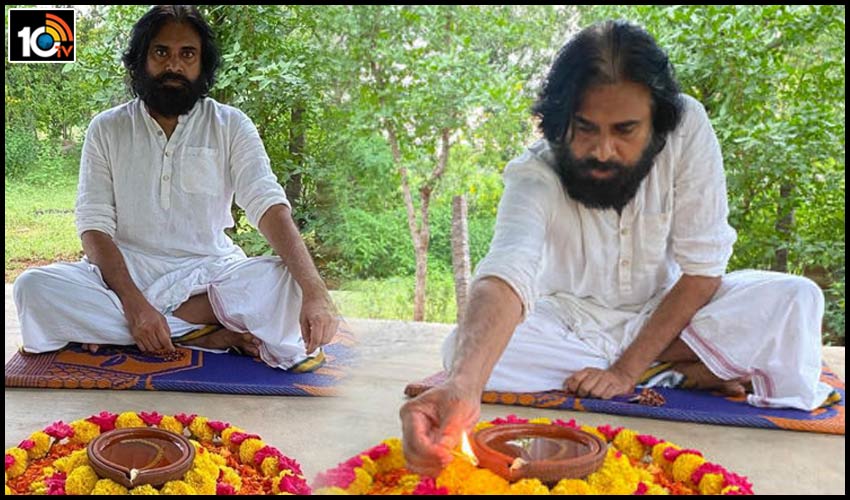దీపం వెలిగించి నిరసన తెలిపిన పవన్..వదిన సురేఖ మద్దతు దీపం వెలిగించి నిరసన తెలిపిన పవన్..వదిన సురేఖ మద్దతు