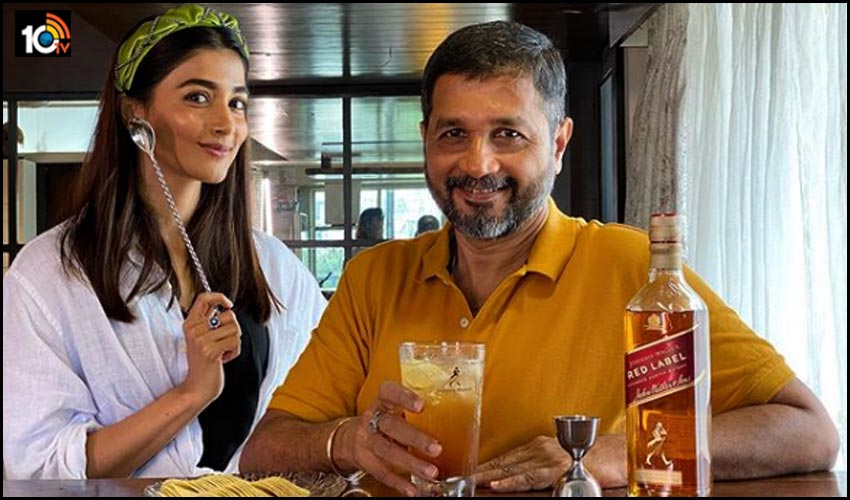 తండ్రి కోసం పూజా హెగ్డే విస్కీతో ఏం చేసిందో తెలుసా! తండ్రి కోసం పూజా హెగ్డే విస్కీతో ఏం చేసిందో తెలుసా!