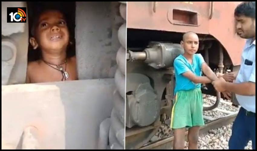 షాకింగ్ వీడియో: ఈ బుడ్డోడు వయసు రెండేళ్లు.. రైలు కింద పడి బతికాడు షాకింగ్ వీడియో: ఈ బుడ్డోడు వయసు రెండేళ్లు.. రైలు కింద పడి బతికాడు