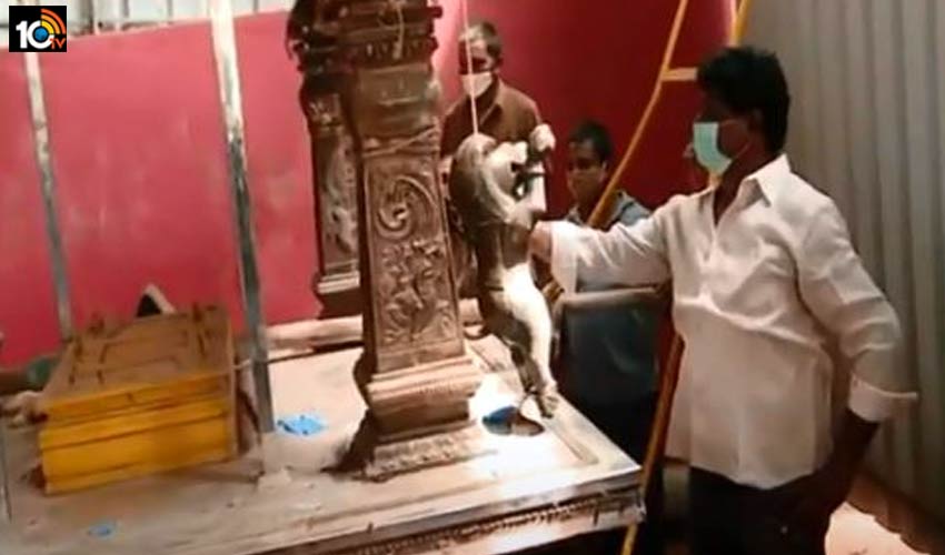 ఆలయాల్లో అసలేం జరుగుతోంది.. దుర్గగుడిలో మూడు సింహాలు మాయంపై బీజేపీ సీరియస్ ఆలయాల్లో అసలేం జరుగుతోంది.. దుర్గగుడిలో మూడు సింహాలు మాయంపై బీజేపీ సీరియస్