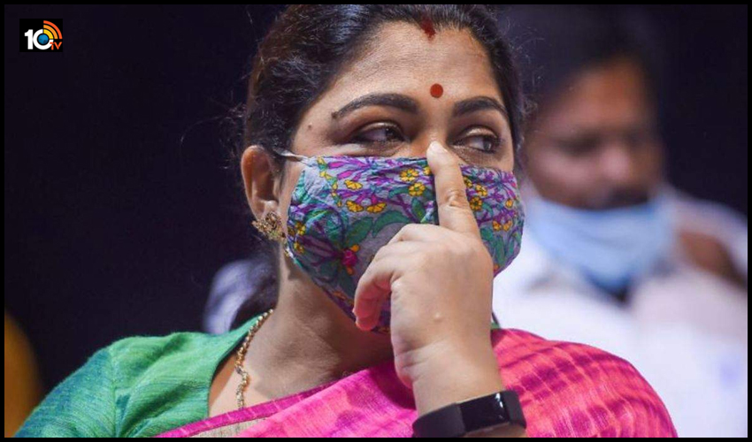 కుష్బూపై ఏకంగా 30 స్టేషన్లలో కేసు నమోదు.. క్షమాపణలు చెప్పిన సీనియర్ నటి.. కుష్బూపై ఏకంగా 30 స్టేషన్లలో కేసు నమోదు.. క్షమాపణలు చెప్పిన సీనియర్ నటి..