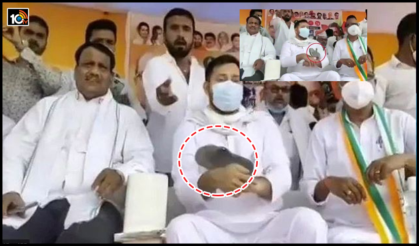 Bihar : సభలో CM అభ్యర్థి తేజస్వి యాదవ్ పై చెప్పుల దాడి Bihar : సభలో CM అభ్యర్థి తేజస్వి యాదవ్ పై చెప్పుల దాడి