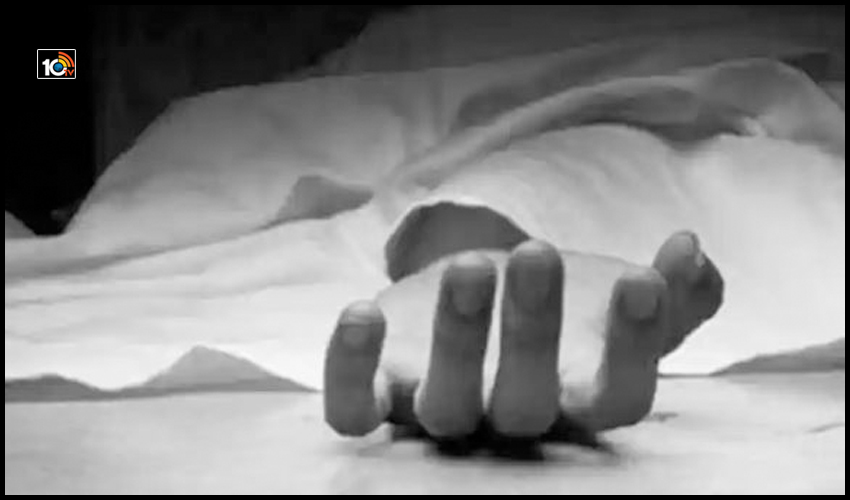 తాగొచ్చి తల్లిని హింసిస్తున్న తండ్రిని బ్యాట్ తో కొట్టి చంపిన కూతురు.. తాగొచ్చి తల్లిని హింసిస్తున్న తండ్రిని బ్యాట్ తో కొట్టి చంపిన కూతురు..