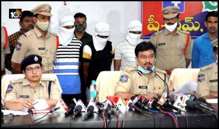 నల్లగొండ పోలీసుల ఖలేజా.. ప్రాణాలకు తెగించి రాజస్థాన్కి వెళ్లి భయంకర పరిస్థితుల మధ్య నిందితుల అరెస్ట్ నల్లగొండ పోలీసుల ఖలేజా.. ప్రాణాలకు తెగించి రాజస్థాన్కి వెళ్లి భయంకర పరిస్థితుల మధ్య నిందితుల అరెస్ట్