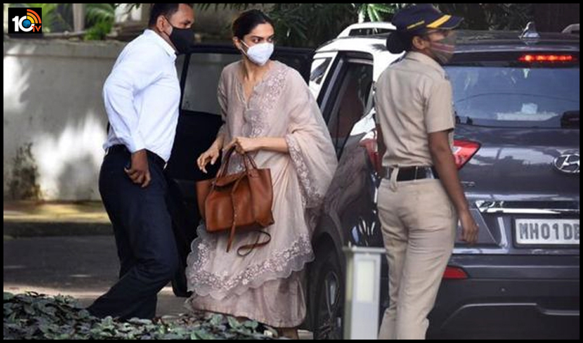 దీపికను విచారించిన NCB అధికారికి కరోనా పాజిటివ్!.. దీపికను విచారించిన NCB అధికారికి కరోనా పాజిటివ్!..