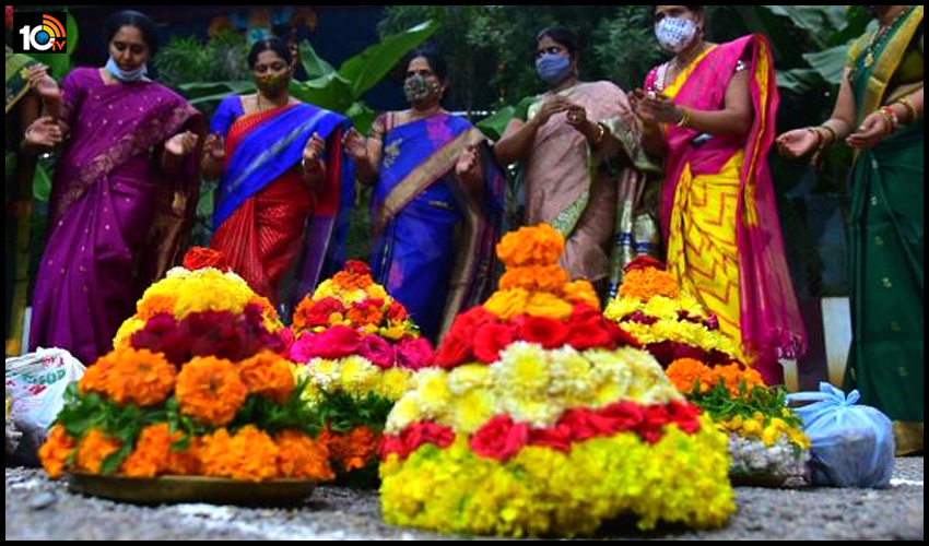 వరదల్లో దసరా.. నింగికెగిసిన సరదా వరదల్లో దసరా.. నింగికెగిసిన సరదా