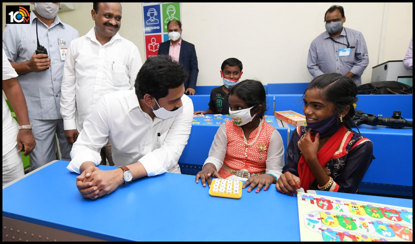 జగన్ మెచ్చిన గవర్నమెంట్ స్కూల్ ఎలా ఉందంటే? జగన్ మెచ్చిన గవర్నమెంట్ స్కూల్ ఎలా ఉందంటే?
