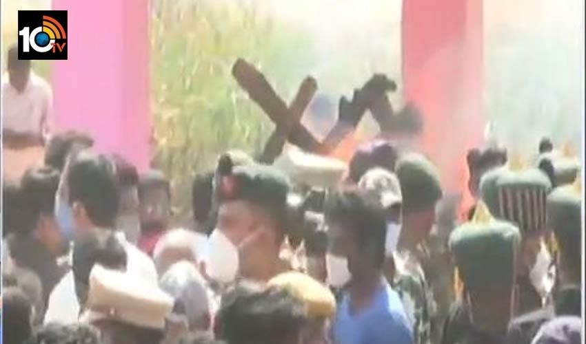 వీరుడా వందనం : ర్యాడ మహేష్ అంత్యక్రియలు పూర్తి వీరుడా వందనం : ర్యాడ మహేష్ అంత్యక్రియలు పూర్తి