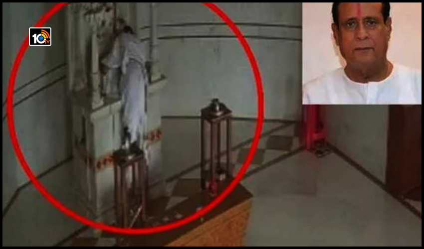 దేవాలయంలో పూజలు చేస్తూనే.. కాంగ్రెస్ మాజీ ఎమ్మెల్యే మృతి దేవాలయంలో పూజలు చేస్తూనే.. కాంగ్రెస్ మాజీ ఎమ్మెల్యే మృతి