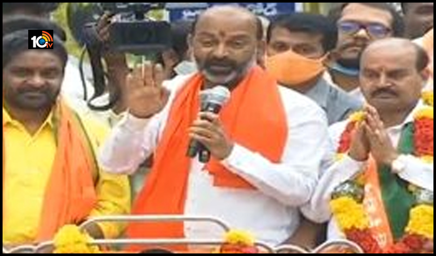 బండి సంజయ్ వెహికల్కే రూ.46వేల ఫైన్ బండి సంజయ్ వెహికల్కే రూ.46వేల ఫైన్