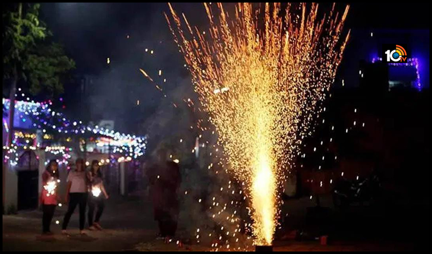 వీధుల్లో టపాసులు పేలిస్తే రూ. లక్ష జరిమానా వీధుల్లో టపాసులు పేలిస్తే రూ. లక్ష జరిమానా