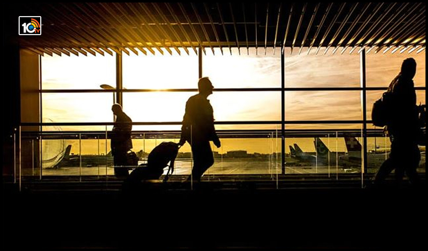 airline ఉద్యోగి చెంప ఛెళ్లుమనిపించిన SI : పోలీసు పొగరుకి థమ్కీ ఇచ్చిన సిబ్బంది airline ఉద్యోగి చెంప ఛెళ్లుమనిపించిన SI : పోలీసు పొగరుకి థమ్కీ ఇచ్చిన సిబ్బంది