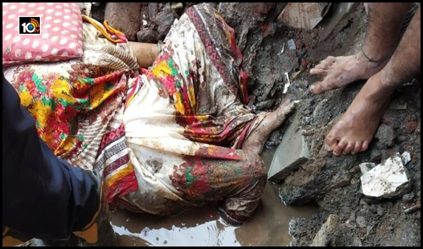 mumbai-kurala-55-years-woman-stuck-in-collapsed-public-toilet-dies1