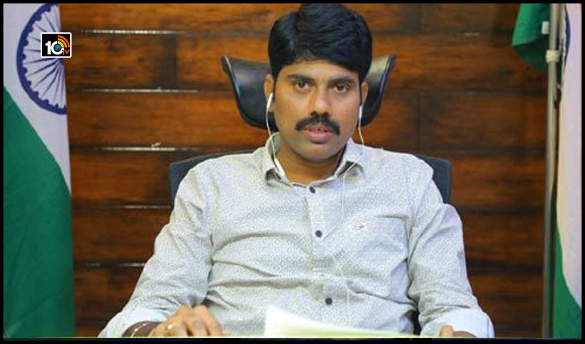 డబ్బులు కావాలంటూ కలెక్టర్ నుంచి మెసేజ్ లు…అసలేం జరిగిందంటే… డబ్బులు కావాలంటూ కలెక్టర్ నుంచి మెసేజ్ లు…అసలేం జరిగిందంటే…