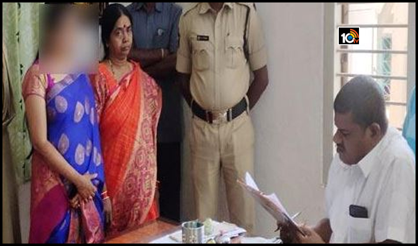 చివరి నిమిషంలో ఎంటరై ప్రేమను కాపాడిన పోలీసులు చివరి నిమిషంలో ఎంటరై ప్రేమను కాపాడిన పోలీసులు