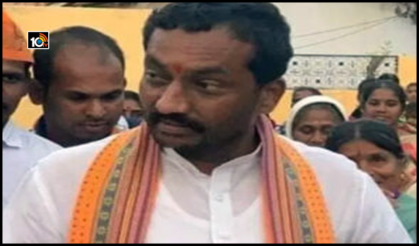 హైకోర్టును ఆశ్రయించిన బీజేపీ ఎమ్మెల్యే రఘునందన్ రావు… సిద్దిపేటలో ఎఫ్ఐఆర్పై క్వాష్ పిటిషన్ హైకోర్టును ఆశ్రయించిన బీజేపీ ఎమ్మెల్యే రఘునందన్ రావు… సిద్దిపేటలో ఎఫ్ఐఆర్పై క్వాష్ పిటిషన్