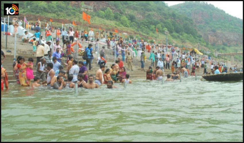 తుంగభద్ర పుష్కరాలపై మార్గదర్శకాలు జారీ…కరోనా నెగిటివ్ ఉన్నవారికే పుష్కర ఘాట్లలోకి అనుమతి తుంగభద్ర పుష్కరాలపై మార్గదర్శకాలు జారీ…కరోనా నెగిటివ్ ఉన్నవారికే పుష్కర ఘాట్లలోకి అనుమతి