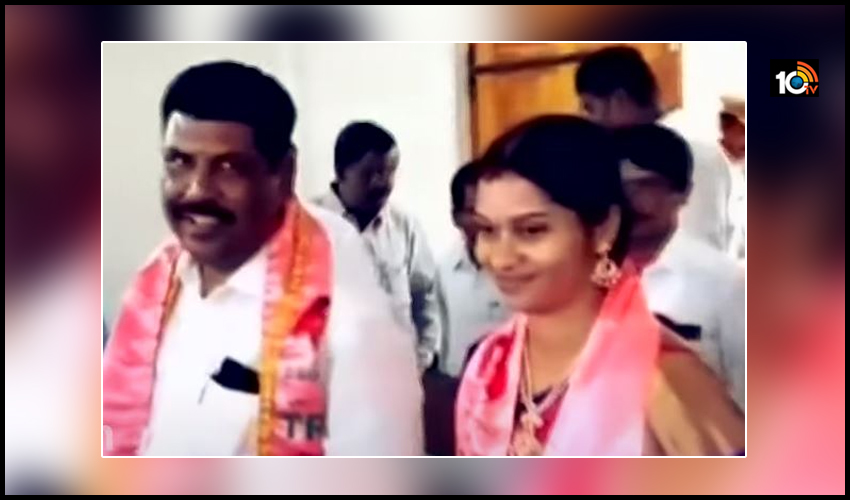 జోగులాంబ జిల్లాలో ఇద్దరు ఎమ్మెల్యేలకు టెన్షన్, రెండు నియోజకవర్గాలపై జెడ్పీ చైర్ పర్సన్ అటెన్షన్ జోగులాంబ జిల్లాలో ఇద్దరు ఎమ్మెల్యేలకు టెన్షన్, రెండు నియోజకవర్గాలపై జెడ్పీ చైర్ పర్సన్ అటెన్షన్