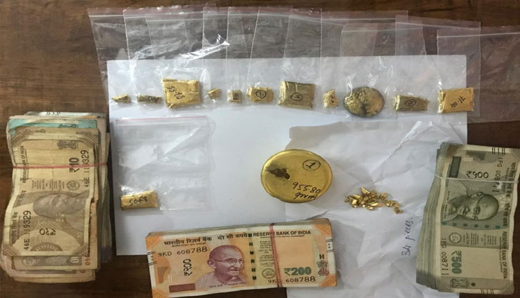 నలుగురు అరెస్ట్ : కిలోన్నర బంగారం, డబ్బు స్వాధీనం నలుగురు అరెస్ట్ : కిలోన్నర బంగారం, డబ్బు స్వాధీనం