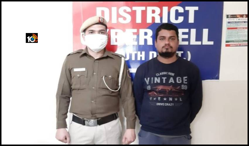 సోషల్ మీడియా ఫోటోలతో 100 మంది మహిళలను బ్లాక్ మెయిల్ చేసిన యువకుడు అరెస్ట్ సోషల్ మీడియా ఫోటోలతో 100 మంది మహిళలను బ్లాక్ మెయిల్ చేసిన యువకుడు అరెస్ట్