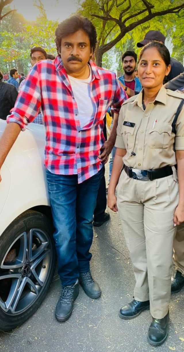 వింటేజ్ పవర్స్టార్ ‘వకీల్ సాబ్’ లొకేషన్ పిక్స్ వైరల్.. వింటేజ్ పవర్స్టార్ ‘వకీల్ సాబ్’ లొకేషన్ పిక్స్ వైరల్..