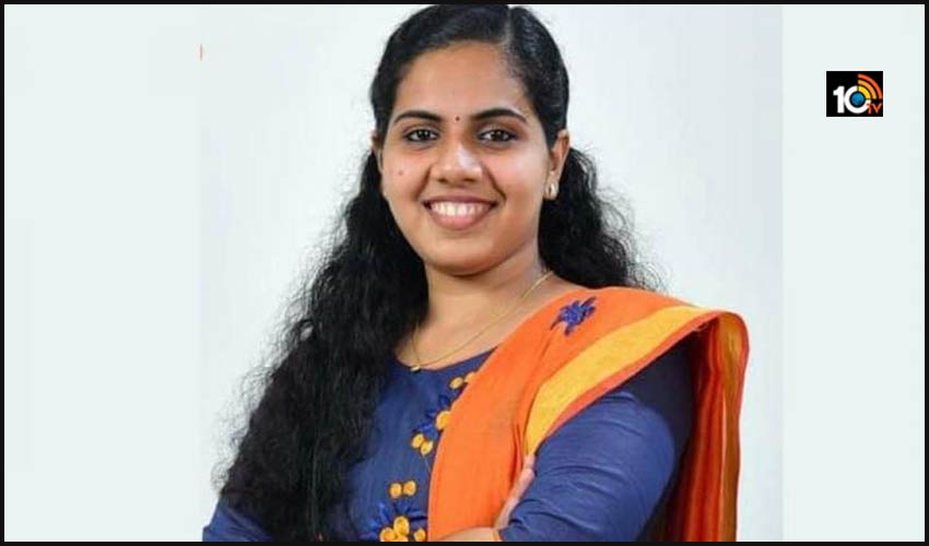 దేశంలోనే ఫస్ట్ : తిరువనంతపురం మేయర్ గా 21 ఏళ్ల యువతి దేశంలోనే ఫస్ట్ : తిరువనంతపురం మేయర్ గా 21 ఏళ్ల యువతి