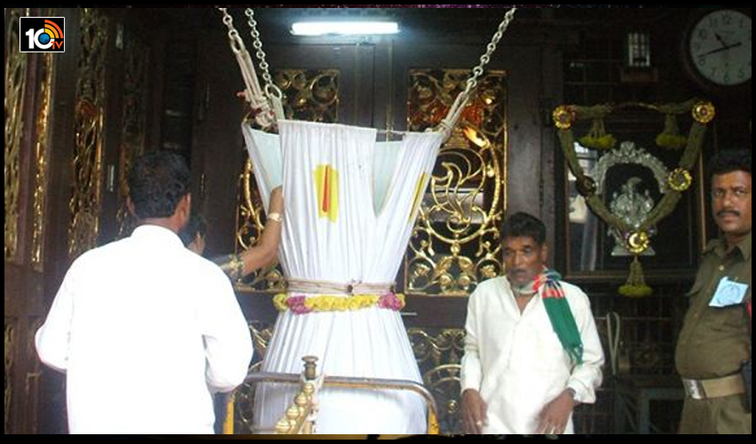 Tirupatiలో భక్తుల రద్దీ, రికార్డు స్థాయిలో రెండున్నర కోట్ల ఆదాయం Tirupatiలో భక్తుల రద్దీ, రికార్డు స్థాయిలో రెండున్నర కోట్ల ఆదాయం