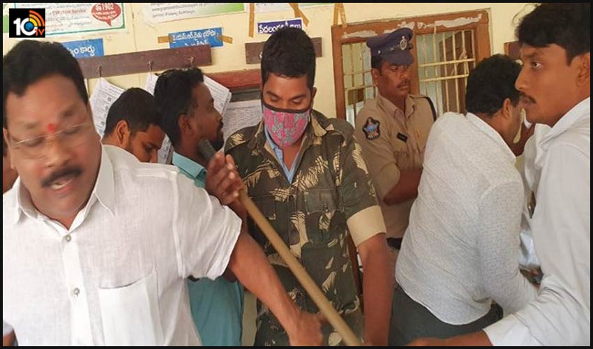 అచ్చెన్నాయుడుకు సొంత గ్రామంలో బంధువు నుంచే తిరుగుబాటు! అచ్చెన్నాయుడుకు సొంత గ్రామంలో బంధువు నుంచే తిరుగుబాటు!