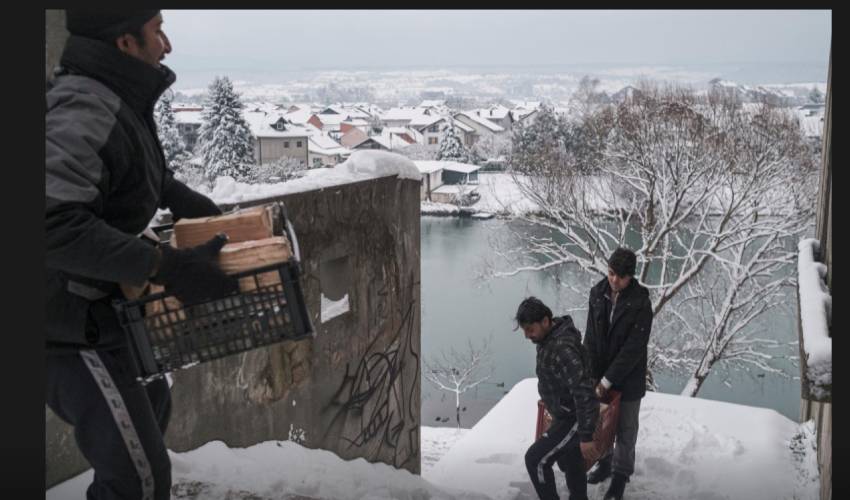 Migrants, exposed to freezing Bosnia winter, await chance to reach EU