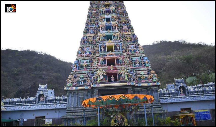 ఇంద్రకీలాద్రిపై దిద్దుబాటు చర్యలు..13 మందిని సస్పెండ్ చేసిన ఈవో ఇంద్రకీలాద్రిపై దిద్దుబాటు చర్యలు..13 మందిని సస్పెండ్ చేసిన ఈవో