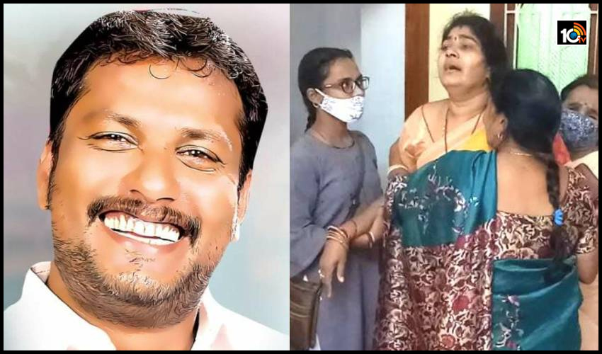 కాకినాడలో వైసీపీ కార్పోరేటర్ దారుణ హత్య కాకినాడలో వైసీపీ కార్పోరేటర్ దారుణ హత్య