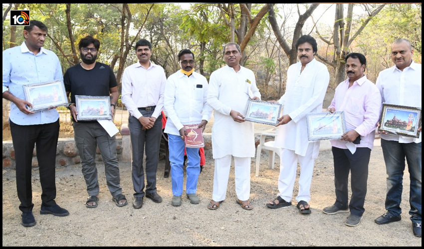 పవన్ స్ఫూర్తితో అయోధ్య రామ మందిర నిర్మాణానికి భారీ విరాళం.. పవన్ స్ఫూర్తితో అయోధ్య రామ మందిర నిర్మాణానికి భారీ విరాళం..