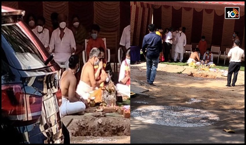 భూమి పూజలో పాల్గొన్న రజినీకాంత్ భూమి పూజలో పాల్గొన్న రజినీకాంత్
