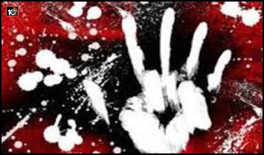 నోట్లో గుడ్డలు కుక్కి..యువకుడిని చావబాదారు, వీడియో వైరల్ నోట్లో గుడ్డలు కుక్కి..యువకుడిని చావబాదారు, వీడియో వైరల్