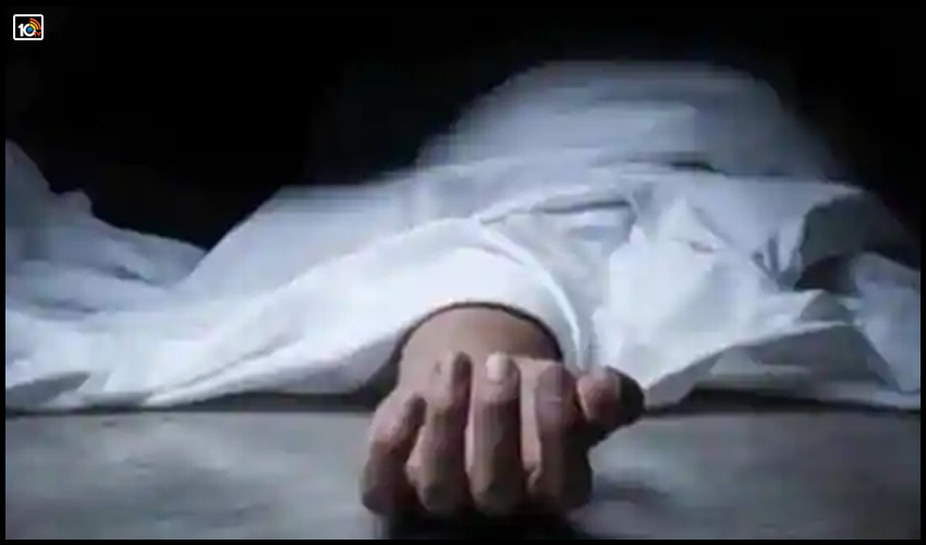 family suicide : ఒకే కుటుంబంలో నలుగురు బలవన్మరణం.. ఇటీవలే కూతురికి వివాహం family suicide : ఒకే కుటుంబంలో నలుగురు బలవన్మరణం.. ఇటీవలే కూతురికి వివాహం