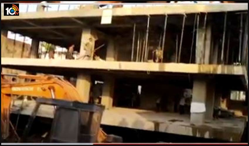 Demolition Of Tdp Leader Palla Srinivasa Rao Shopping Complex