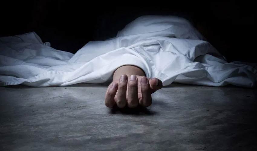 Crime News : ఒకే కుటుంబానికి చెందిన నలుగురు ఆత్మహత్య Crime News : ఒకే కుటుంబానికి చెందిన నలుగురు ఆత్మహత్య